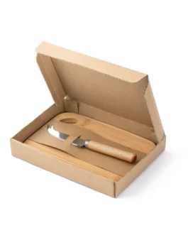 Conjunto com tábua de corte e pequena faca de queijo em bambu. Fornecido em caixa de papel kraft