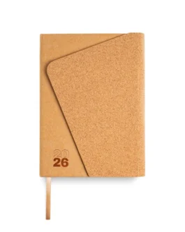 Agenda diária A5. Capa em kraft e cortiça com fecho magnético