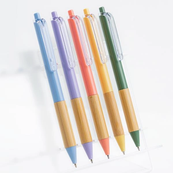 Esferográfica em ABS reciclado com pega em Bambu | SAM Brindes