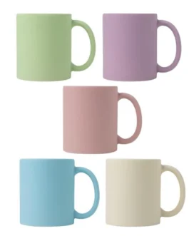 Caneca de cerâmica mate de cores suaves